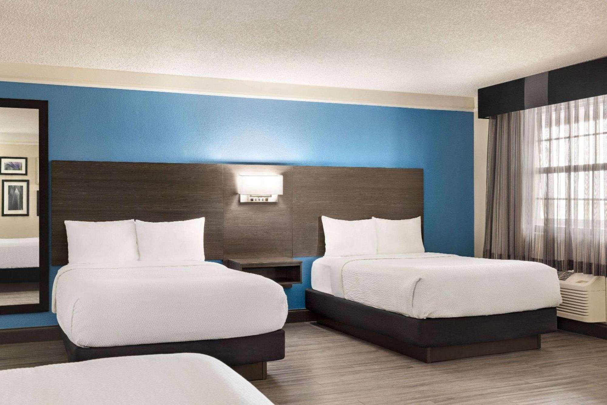 La Quinta Inn By Wyndham San Antonio I-35 N At Toepperwein Exteriör bild