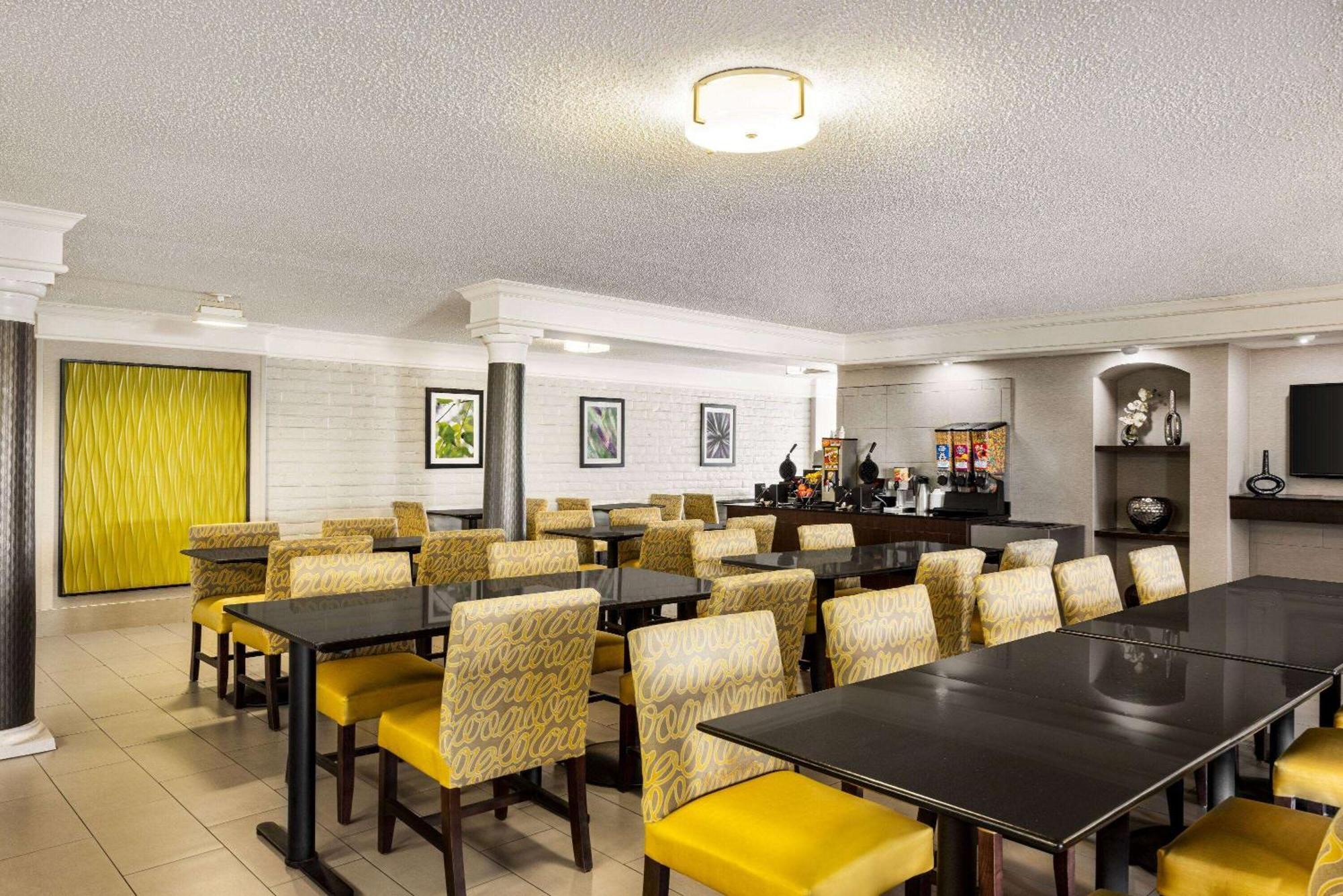 La Quinta Inn By Wyndham San Antonio I-35 N At Toepperwein Exteriör bild